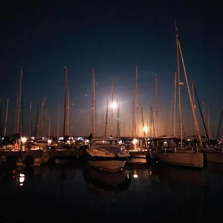 Ботель Boat *