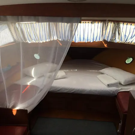 Ботель Boat Бадалона